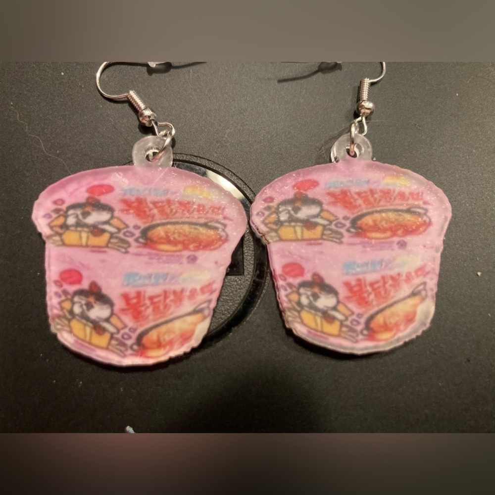 4/$25 Ramen dangle earrings.NWOT. Super cute for that ramen noodle Fan!
